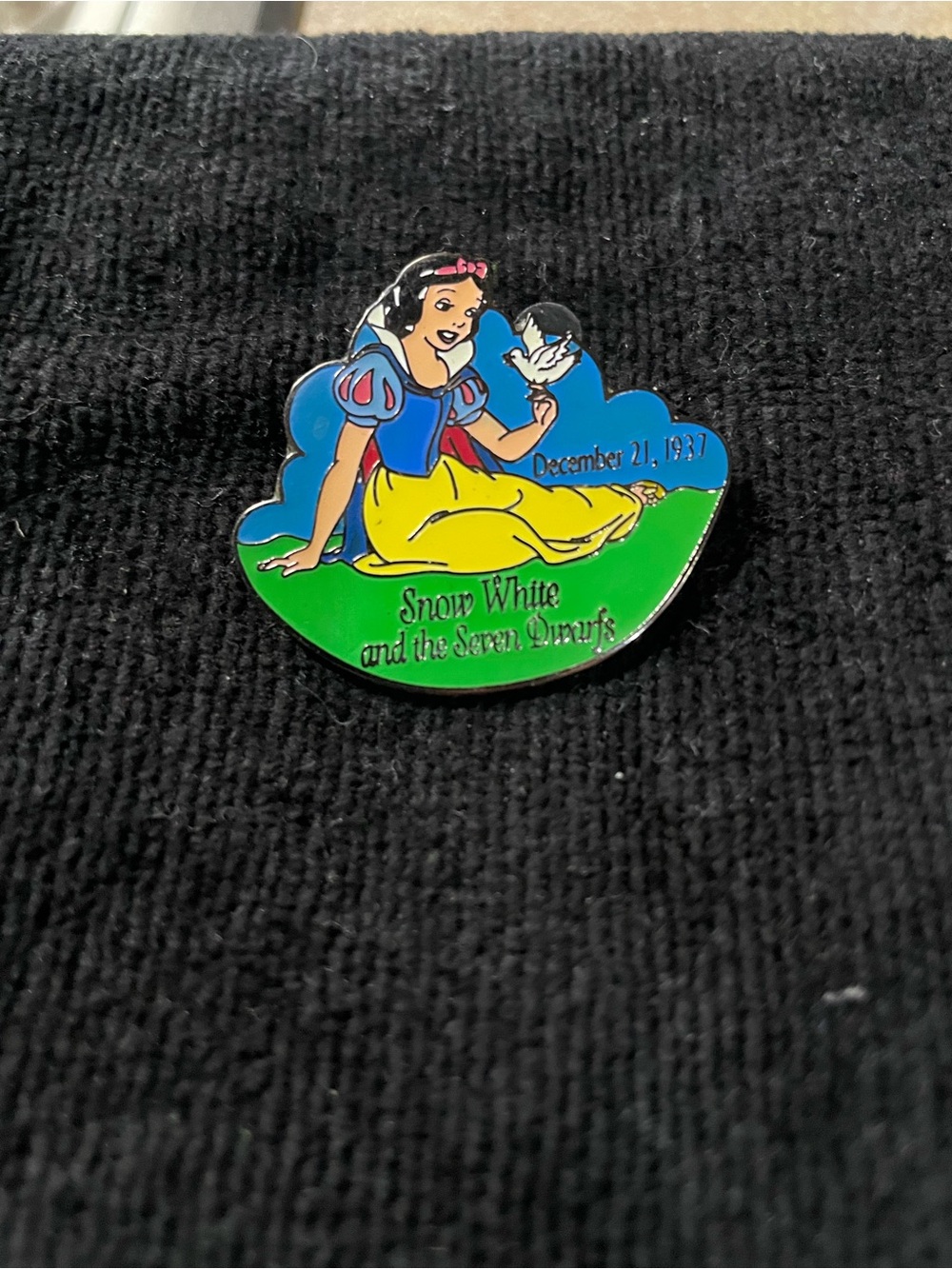 Disney Snow White Countdown to the Millennium Pin #12 of 101 – 1999